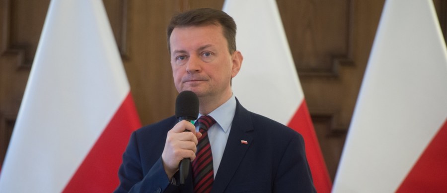 ​Szef MSWiA Mariusz Błaszczak zarzucił organizacjom samorządowym" angażowanie się w spór polityczny po stronie "totalnej opozycji". Według niego, tym właśnie jest zapowiedź udziału samorządowców w organizowanej przez PO 6 maja "antyrządowej" manifestacji.