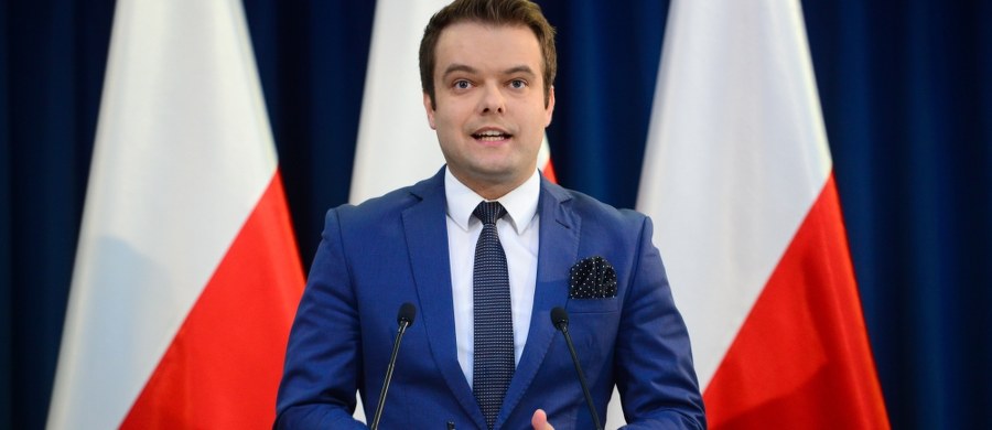 Przetarg na samochody dla administracji ma służyć nabyciu pojazdów technicznych. Jest organizowany po to, by ciąć koszty i przynieść oszczędności - powiedział rzecznik rządu Rafał Bochenek.