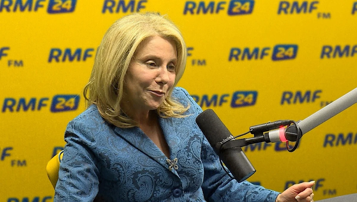 „Petru uderzył się dziś w piersi? Ja bym tego tak nie nazwała. (...) Oceniamy sondaże, (…) byłoby niepoważne, gdybyśmy się im nie przyglądali i nie zastanawiali się, w którym miejscu, i dlaczego, popełniliśmy błąd, bo w ostatnich sondażach straciliśmy. Ale ważne jest, by wyciągać wnioski (…), by myśleć o strategiach i rozwiązaniach w każdej dziedzinie” – powiedziała w Popołudniowej rozmowie w RMF FM Barbara Dolniak, komentując rezygnację Ryszarda Petru z funkcji przewodniczącego klubu sejmowego Nowoczesnej.  Wicemarszałek Sejmu podkreśliła, że wybór Katarzyny Lubnauer na szefową klubu parlamentarnego był demokratycznym wyborem całego klubu sejmowego Nowoczesnej. „Dajmy szansę nowej przewodniczącej na pokazanie, jakie ma plany i zamierzenia, poczekajmy, jakie przyniesie to efekty” – zaznaczyła. Odnosząc się do tarć w relacjach na linii Nowoczesna-PO, Dolniak stwierdziła: „Stajemy ramię w ramię mówiąc, że pewne działania PiS są niewłaściwe, np. w kwestii TK, i mówimy jednym głosem. Tam gdzie nasze programy są różne, trudno byśmy mówili jednakowo, tym bardziej, że powstaliśmy w proteście wobec działań PO w tamtym czasie (w okresie rządów PO-PSL – Red.)”. 