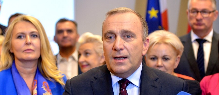 ​Lider PO Grzegorz Schetyna komentując zmiany, które dokonały się w Nowoczesnej, powiedział, że trzyma kciuki, żeby "wewnętrzne turbulencje" w tej partii w jakiś dobry sposób się zakończyły.