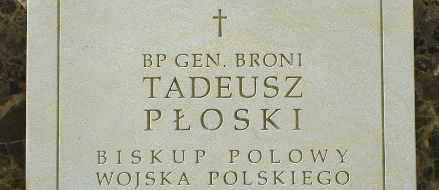 Z Katedry Polowej Wojska Polskiego w Warszawie ekshumowano we wtorek rano 21. ofiarę katastrofy smoleńskiej. Jak powiedziała PAP rzeczniczka Prokuratury Krajowej prokurator Ewa Bialik, ekshumacja dotyczyła grobu bp. gen. dyw. Tadeusz Płoskiego.