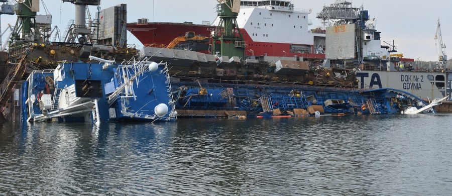 Do groźnego wypadku doszło w stoczni Nauta w Gdyni. Przechylił się pływający dok ze statkiem. Norweska jednostka była w gdyńskiej stoczni remontowana. Nikt nie został ranny. Bezpiecznie ewakuowało się niemal 100 stoczniowców, którzy pracowali przy remoncie.
