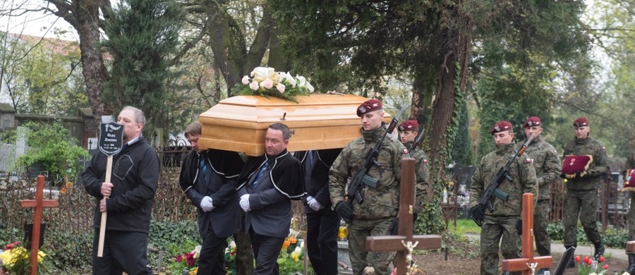 Oleg Zakirow, były major KGB, który prowadził własne śledztwo w sprawie zbrodni katyńskiej, został pochowany na Cmentarzu Starym w Łodzi. W ostatniej drodze, obok najbliższych, zmarłemu towarzyszyła kompania honorowa Wojska Polskiego i przedstawiciele władz państwowych.