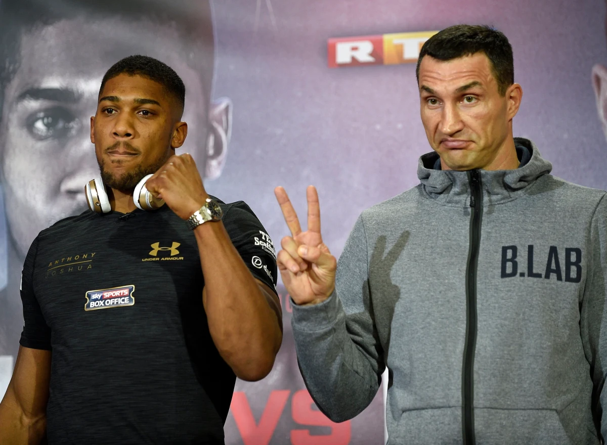 90 tysięcy kibiców na londyńskim stadionie Wembley obejrzy sobotni pojedynek gigantów ringów - Anthony'ego Joshuy i Władimira Kliczki. Stawką megawalki będzie unifikacja tytułów mistrza świata WBF i IBF w wadze ciężkiej. Obaj panowie są mistrzami olimpijskimi - 41-letni Ukrainiec Kliczko zwyciężył na igrzyskach w Atlancie (w połowie lat 90. był zawodnikiem Gwardii Warszawa), a trzynaście lat młodszy Anglik Joshua triumfował przed własną publicznością w Londynie. 