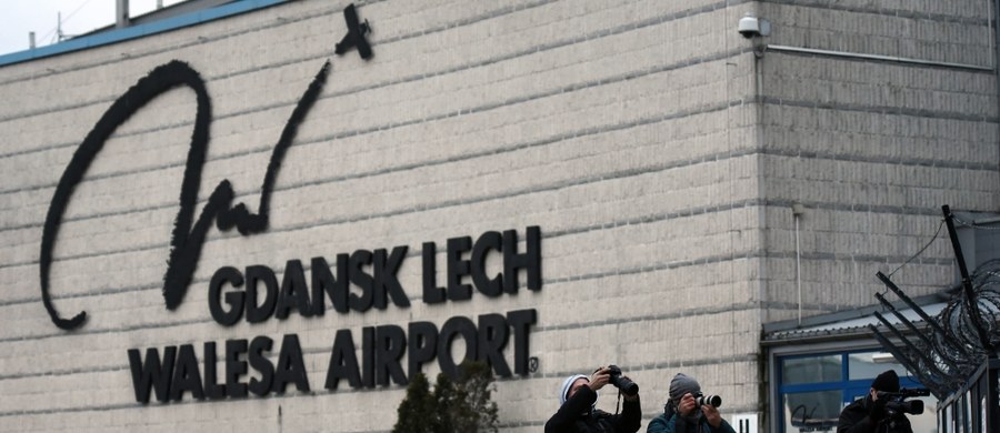 35 pasażerów nie zdążyło dziś wejść na pokłady samolotów odlatujących z gdańskiego lotniska. Według przedstawicieli portu winę za tę sytuację ponosi Straż Graniczna, która nie zadbała o właściwą obsadę. Straż zapowiedziała „analizę sytuacji”.
