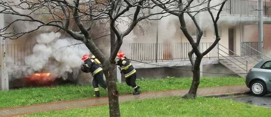 Pożar w piwnicy budynku wielorodzinnego przy ulicy Rodakowskiego w Tychach. Informację i zdjęcia z miejsca zdarzenia dostaliśmy na Gorącą Linię RMF FM. 
