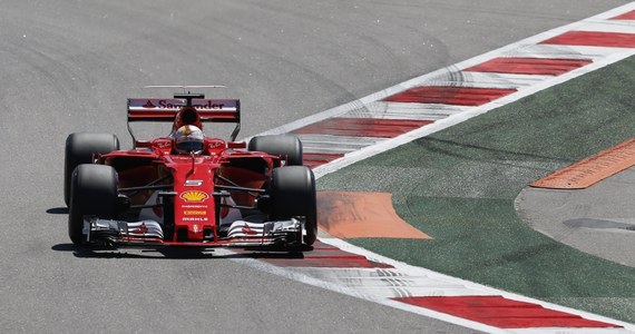 Niemiec Sebastian Vettel z teamu Ferrari wystartuje z pierwszego pola w wyścigu Formuły 1 o Grand Prix Rosji. Kwalifikacje wygrał po raz 47. w karierze. W Soczi odbędzie się czwarty wyścig w sezonie 2017.