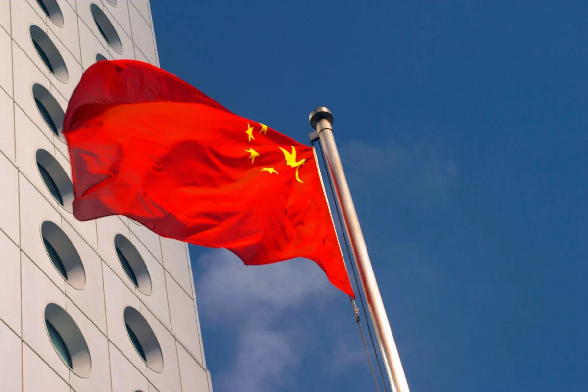 Chiny deportowały obywatelkę USA, która w tym tygodniu została skazana za szpiegostwo. Wcześniej przez dwa lata była przetrzymywana w więzieniu bez procesu - poinformowała organizacja broniąca praw człowieka. Kobieta w piątek dotarła do Los Angeles.