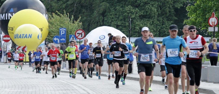 O godzinie 9 wystartowała kolejna edycja PZU Cracovia Maraton. Do godz. 16 w centrum Krakowa można spodziewać się poważnym utrudnień i dużych zmian w organizacji ruchu. Mniejsze zmiany są też przewidywane w związku z innymi imprezami biegowymi. 