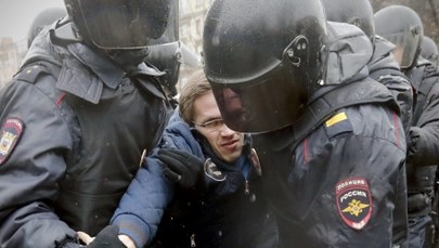 W Petersburgu zatrzymano ponad 100 demonstrantów