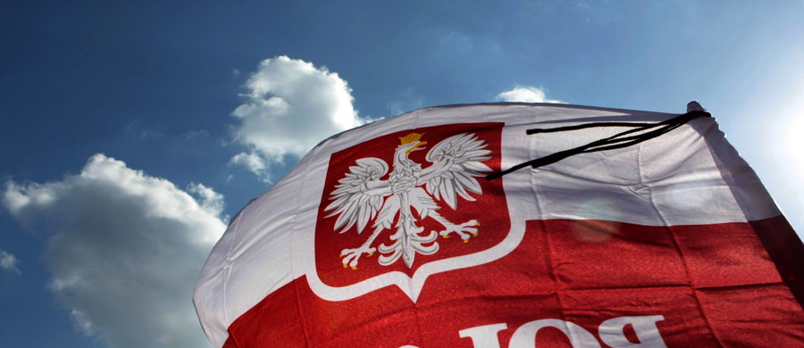 "Polska jest jedynym państwem w Europie, a być może i na świecie, gdzie prezydent nie ma własnej flagi. Przywrócenie tej flagi, która nazywana jest chorągwią Rzeczypospolitej, jest konieczne" - mówi PAP heraldyk Alfred Znamierowski. 