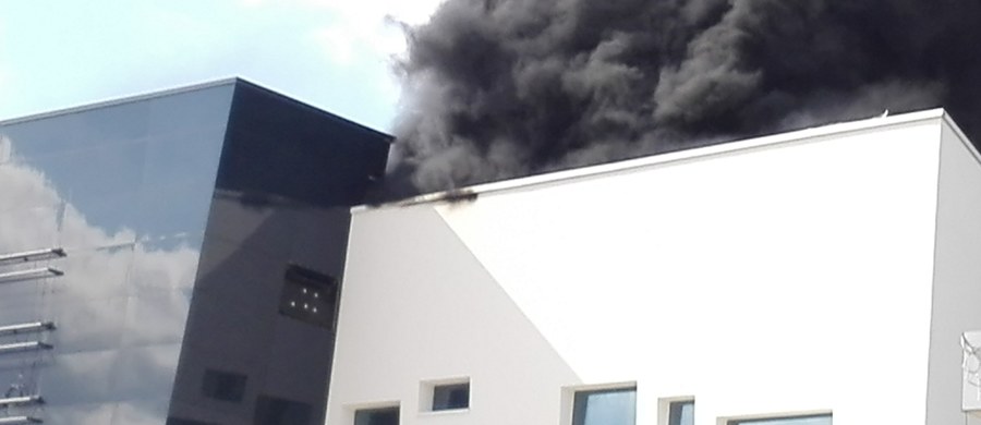 Strażacy ugasili pożar na budowie centrum handlowego przy ul. Światowida w Warszawie. Informację o pożarze i zdjęcia z miejsca zdarzenia dostaliśmy na Gorącą Linię RMF FM. 