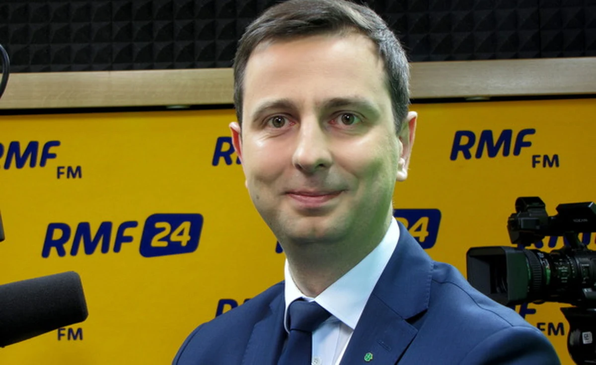 „Prezydent w części zaakceptował nasze propozycje, ale najważniejsze zmiany powinny dotyczyć Sądu Rejonowego, nie Sądu Najwyższego” – mówił w Popołudniowej rozmowie w RMF FM prezes Polskiego Stronnictwa Ludowego Władysław Kosiniak-Kamysz. Szef ludowców uważa także, że w sprawie reform sądownictwa niezbędne są konsultacje z organizacjami pozarządowymi i środowiskami prawniczymi, a nie tylko rozmowy z politykami. „My dlatego zgłosimy wniosek o wysłuchanie publiczne. Zachęcałem dwukrotnie prezydenta do tego. Za pierwszym razem się zastanawiał. Mam nadzieję, że prezydent przyjmie nasze zaproszenie i jego przedstawiciel będzie na wysłuchaniu publicznym” – dodał. Przyznał także, że potrzebne jest zmniejszenie kosztów sądowych. „Dziś mała polska firma nie jest w stanie dochodzić swoich praw i sprawiedliwości” – powiedział rozmówca Marcina Zaborskiego. Dodał także, że nie podobają mu się kłótnie między dwiema innymi partiami opozycyjnymi - PO i Nowoczesną. „To powoduje, że tracimy – jako opozycja – szansę na decydowanie o tym, że to na naszych warunkach będzie rozgrywana gra. A tak wpisujemy się w scenariusz PiS-u” – mówił. „Ja jestem zwolennikiem, by dwie ideowo bliskie formacje polityczne nie oddzielały się od siebie murem i ścigały, która jest ważniejsza” – zaznaczył. 