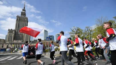 Biało-czerwona sztafeta w Warszawie: Nasz bieg połączył polityków!