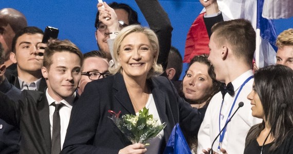 ​Marine Le Pen, kandydatka skrajnej prawicy w niedzielnej drugiej turze wyborów prezydenckich we Francji, potwierdziła w opublikowanym wywiadzie, że chce wyjścia swego kraju ze strefy euro i powrotu waluty narodowej w ciągu dwóch lat.
