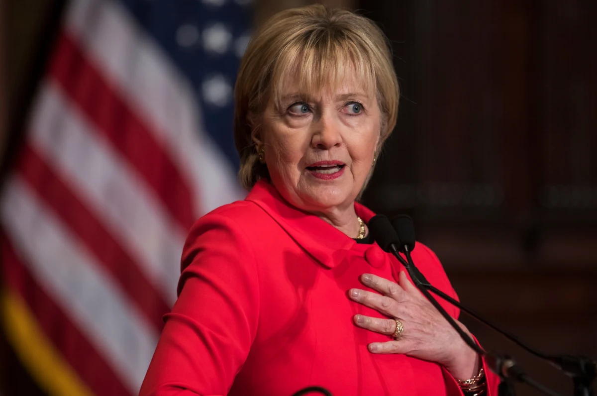 "Gdyby wybory odbyły się 27 października, byłabym dziś waszym prezydentem" – powiedziała podczas konferencji w Nowym Jorku z udziałem organizacji kobiecych Hillary Clinton. "Jeśliby szef FBI James Comey nie wystosował listu, wygrałabym" - oceniła.