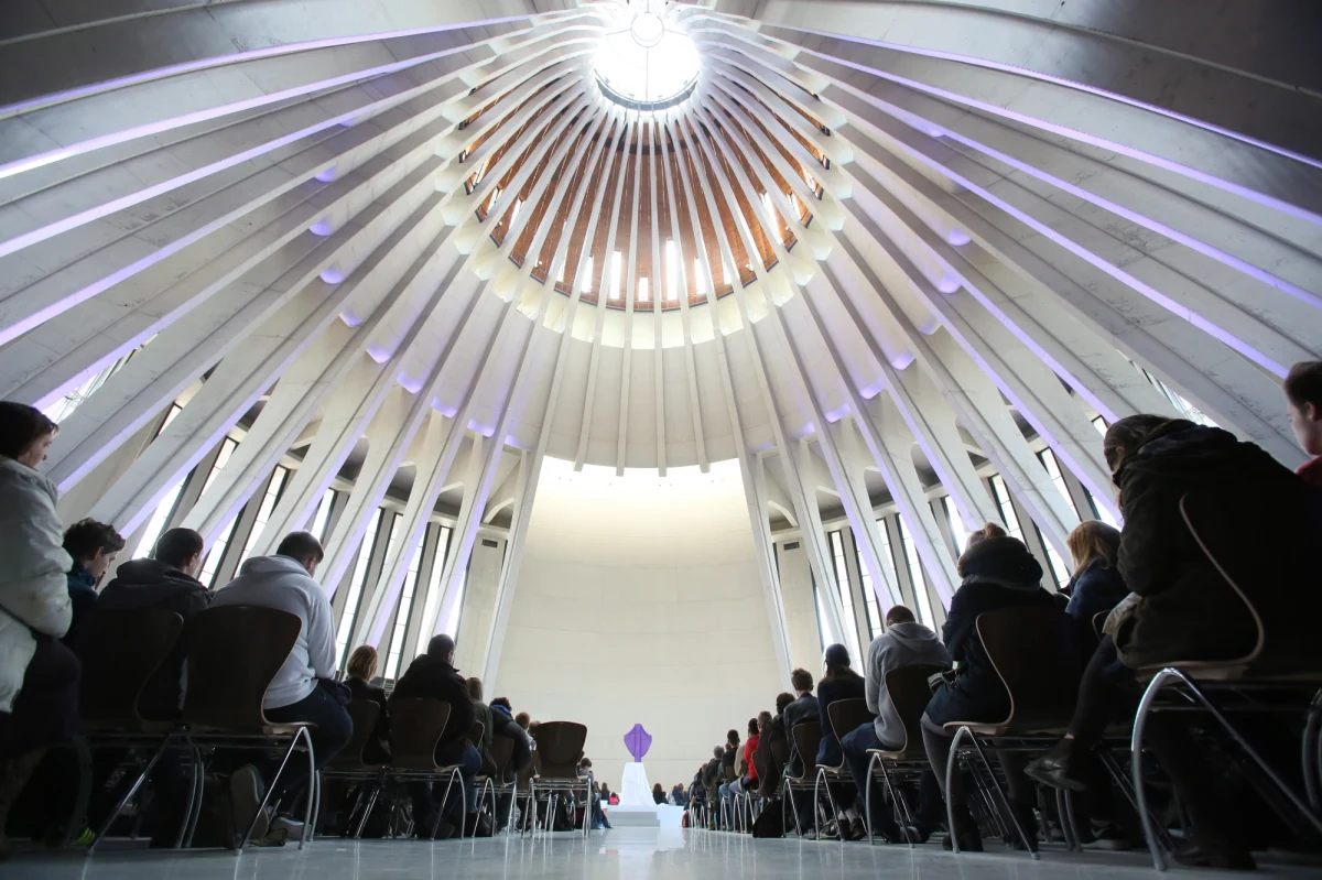 225 lat temu, w rocznicę uchwalenia Konstytucji 3 maja, wmurowano kamień węgielny pod Świątynię Opatrzności Bożej. Zgodnie z ówczesnymi planami, kościół miał stanąć na warszawskiej Agrykoli. Ostatecznie wzniesiono go na Polach Wilanowskich i otwarto 11 listopada 2016 r.