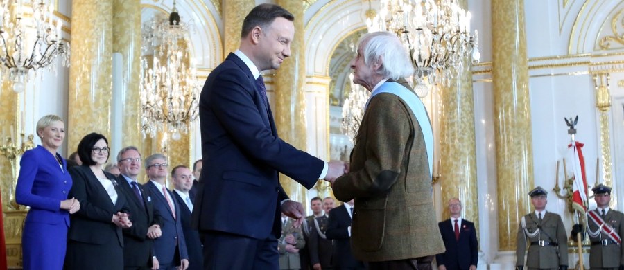 5 osób: prof. Mieczysław Tomaszewski, prof. Mieczysław Chorąży, Jan Krzysztof Kelus, Adam Bujak i Zofia Teliga-Mertens zostało odznaczonych Orderem Orła Białego przez prezydenta. Andrzej Duda wręczył odznaczenia podczas uroczystości Święta Trzeciego Maja na Zamku Królewskim w Warszawie.