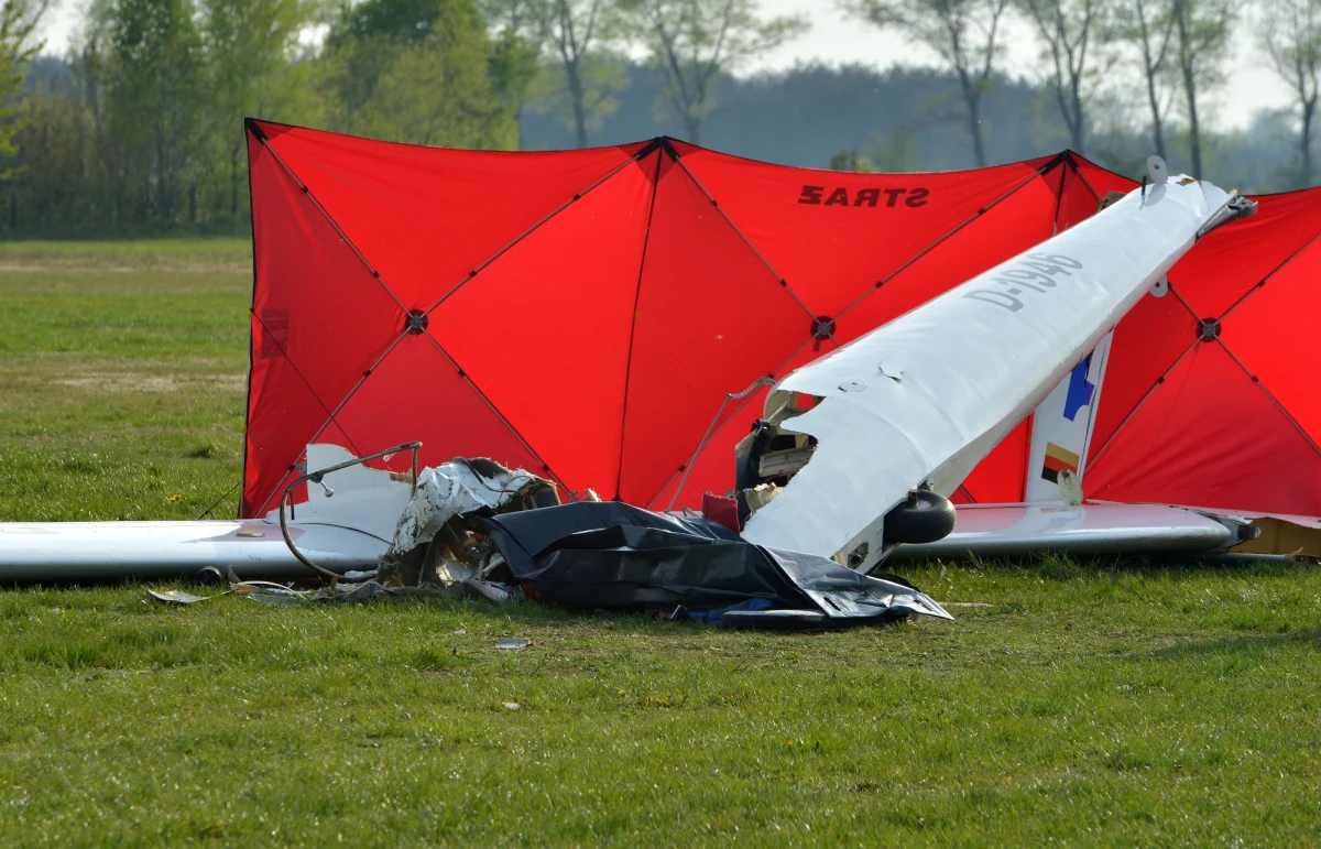 ​Wypadek szybowca w miejscowości Laszki w powiecie jarosławskim na Podkarpaciu. Na miejscu zginął 21-letni pilot.