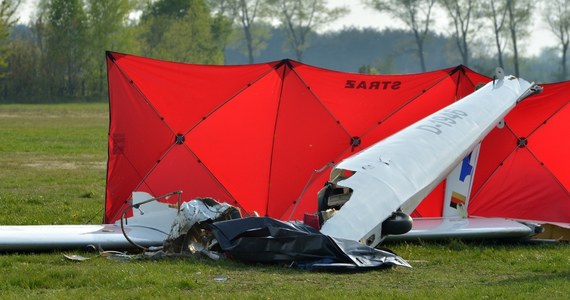 ​Wypadek szybowca w miejscowości Laszki w powiecie jarosławskim na Podkarpaciu. Na miejscu zginął 21-letni pilot.