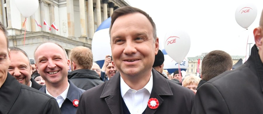 W środę na placu Zamkowym podczas uroczystości w 226. rocznicę uchwalenia Konstytucji 3 maja prezydent Andrzej Duda ogłosił, że chce, by w przyszłym roku odbyło referendum ws. Konstytucji RP. Czy jest potrzebna Polsce nowa konstytucja? Głosujcie!