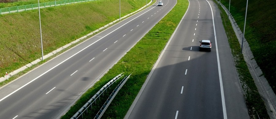 Mniej więcej 10 minut zyskują kierowcy na trasie między Bydgoszczą a Poznaniem.  Wszystko dzięki otwarciu obwodnicy Gniezna, które nastąpiło dzisiaj.