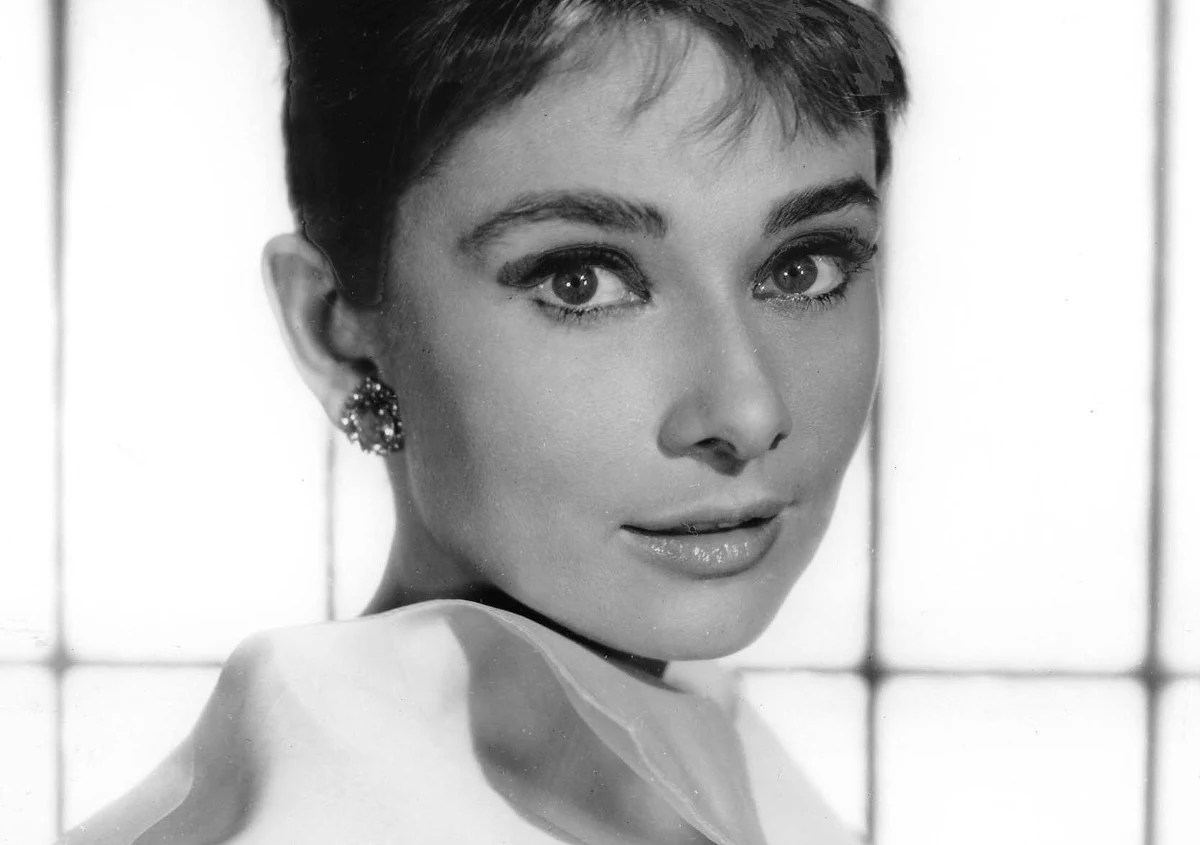 Gdyby żyła, skończyłaby 4 maja 88 lat. Wielka hollywoodzka gwiazda, uwielbiana przez kolejne już pokolenie widzów. Audrey Hepburn zapisała się w historii kina między innymi dzięki takim filmom jak "Rzymskie wakacje" czy "Śniadanie u Tiffany'ego".