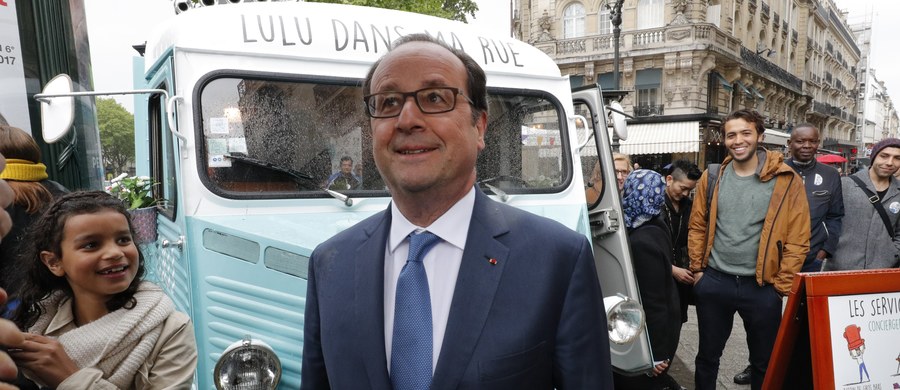 Francois Hollande kończy kadencję jako najbardziej nielubiany prezydent V Republiki Francuskiej. Jest też krytykowany za błędy w polityce gospodarczej, społecznej i zbyt łagodną politykę wobec organizacji islamistycznych.