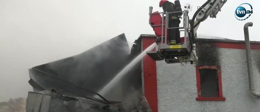 Pożar fabryki w miejscowości Stara Kamienica w powiecie jelenio-górskim na Dolnym Śląsku. Spłonęła tam hala magazynowo-produkcyjna.