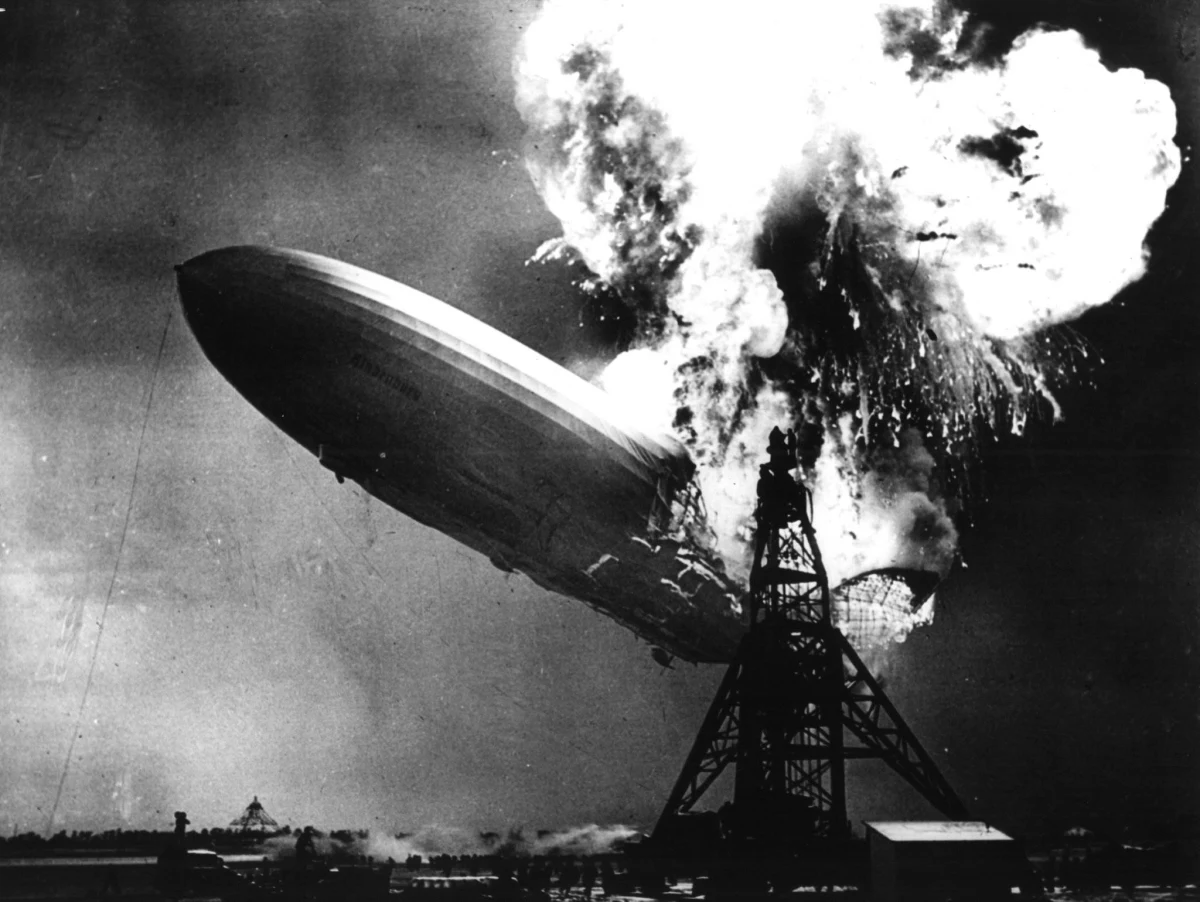 80 lat temu, 6 maja 1937 r. w trakcie cumowania na lotnisku w Lakehurst w amerykańskim stanie New Jersey spłonął niemiecki sterowiec LZ-129 „Hindenburg”, przewożący 97 osób. Zginęło 36 osób.