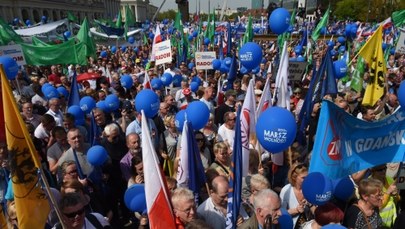 "Marsz Wolności" w Warszawie. Mocno rozbieżne dane policji i ratusza nt. frekwencji