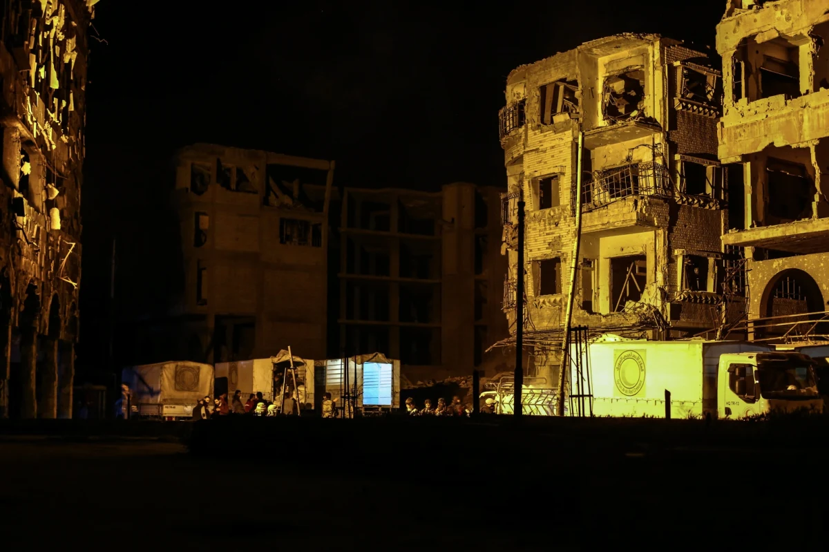 Szefowie sztabów generalnych Rosji i Stanów Zjednoczonych, gen. Walerij Gierasimow i gen. Joseph Dunford, postanowili wdrożyć porozumienie ws. bezpieczeństwa przestrzeni powietrznej nad Syrią - poinformował rosyjski resort obrony po telefonicznej rozmowie wojskowych. Umowa ma zapobiegać wypadkom i incydentom w przestrzeni powietrznej nad pogrążonym w zbrojnym konflikcie krajem.