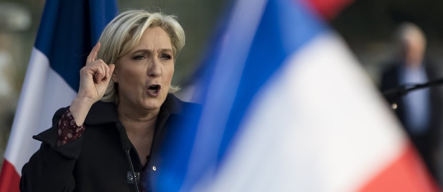 ​Choć w decydującej turze francuskich wyborów prezydenckich sondaże zapowiadają przytłaczające zwycięstwo centrowego kandydata Emmanuela Macrona, tak Marine Le Pen i jej zwolennicy nie tracą nadziei na "wielką niespodziankę".