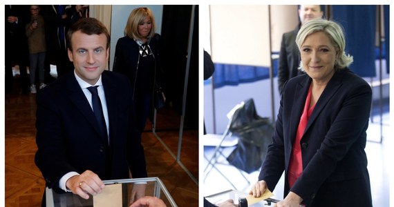 O godz. 8 we Francji rozpoczęła się druga tura wyborów prezydenckich. Mierzą się w niej centrysta Emmanuel Macron i skrajnie prawicowa Marine Le Pen. O wyniku pojedynku może przesądzić frekwencja i mobilizacja przeciwników Le Pen.