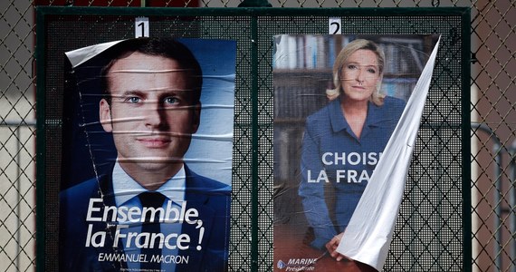 Francuski resort spraw wewnętrznych podał, że frekwencja w drugiej turze wyborów prezydenckich na godzinę 17 wyniosła 65,30 proc. O urząd prezydenta Francji walczą centrysta Emmanuel Macron i kandydatka skrajnej prawicy Marine Le Pen. 