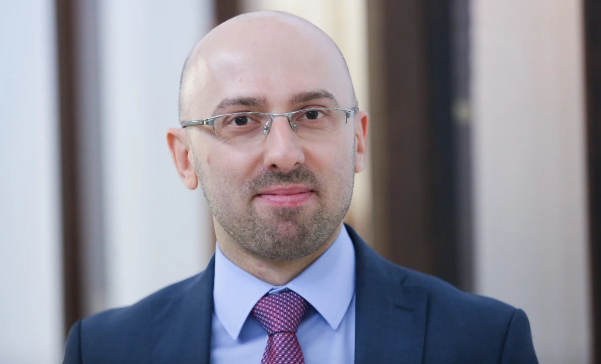 Wierzę, że Francja i Polska nadal będą miały dobre relacje - powiedział w Polsat News poseł Prawa i Sprawiedliwości Krzysztof Łapiński, komentując wybory prezydenckie we Francji. Łapiński w przyszłym tygodniu ma otrzymać nominację na sekretarza stanu w Kancelarii Prezydenta. 