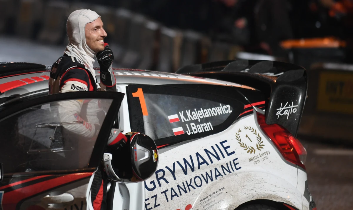 Drugie miejsce zajął Kajetan Kajetanowicz w Rajdzie Wysp Kanaryjskich. Polak przegrał tylko z Rosjaninem Aleksiejem Łukjaniukiem. Zobacz na filmie jak wyglądała rywalizacja na wyjątkowo malowniczych trasach!

