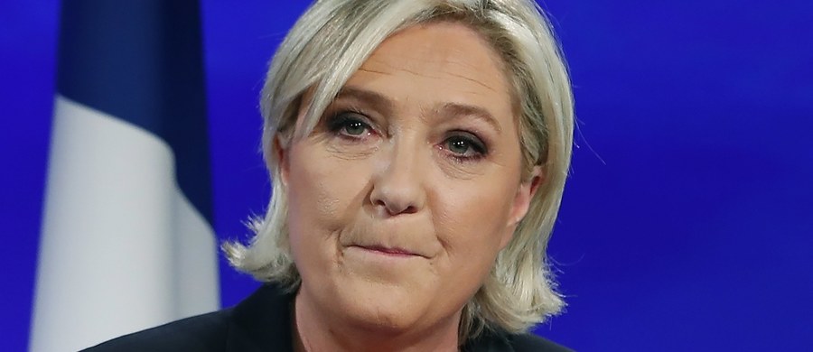 Jeśli po wygranej w wyborach prezydenckich Emmanuel Macron nie przeprowadzi niezbędnych reform i nie odpowie na postulaty wykluczonych wyborców, skrajna prawica w osobie Marine Le Pen powróci przy najbliższej okazji - ocenia wtorkowy "Financial Times".