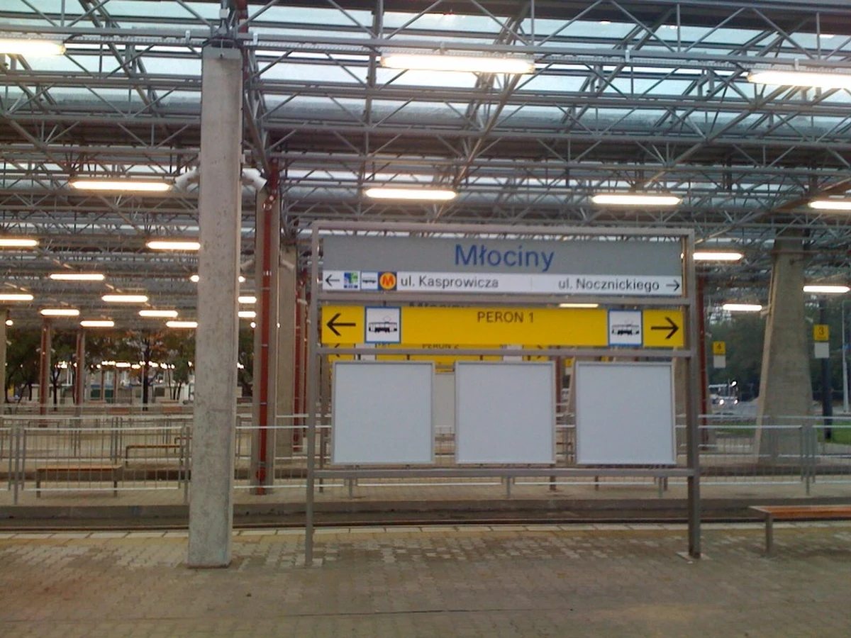 Trzy stacje metra były wyłączone z ruchu po wypadku na stacji Ratusz Arsenał. Pod pociąg wpadła tam kobieta. Ma lekkie obrażenia.