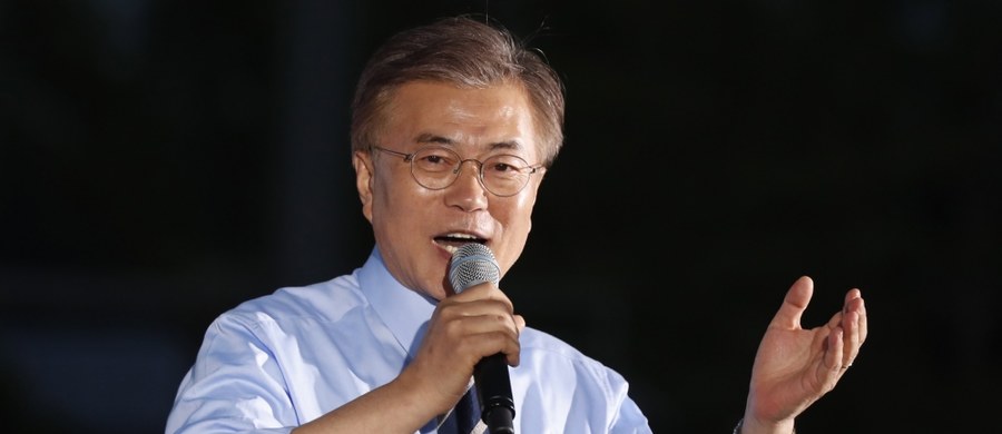 Były adwokat specjalizujący się w obronie praw człowieka i kandydat centrolewicowej Demokratycznej Partii Razem Mun Dze In zwyciężył w przedterminowych wyborach prezydenckich w Korei Południowej. Jak wynika z sondaży exit poll, zdobył on 41,4 proc. głosów. 