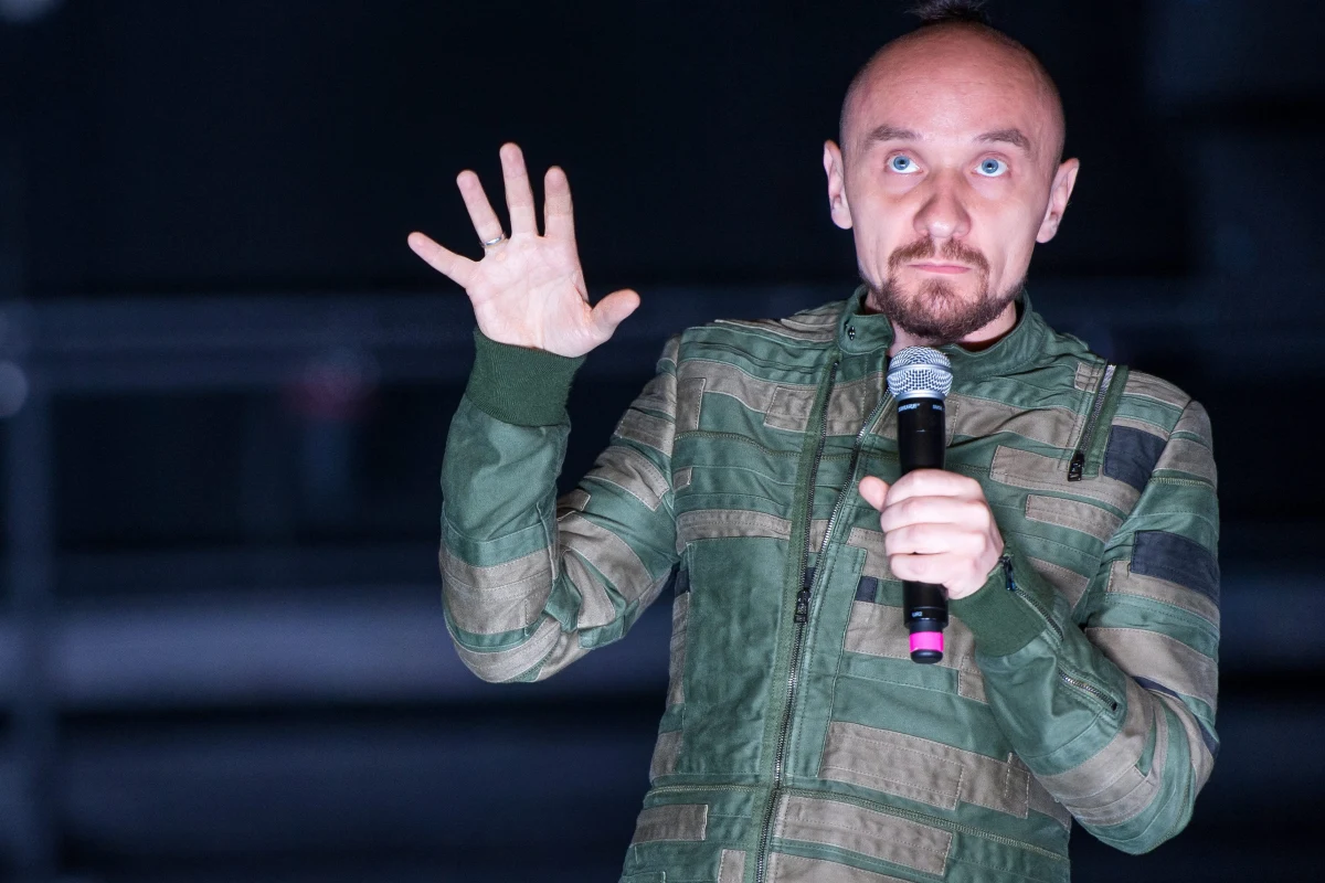 Krytyka teatralnego Marka Mikosa rekomendowała komisja konkursowa na nowego dyrektora Narodowego Starego Teatru w Krakowie - poinformował portal e-teatr.pl. Ma on zastąpić na stanowisku Jana Klatę. Ostatecznie o powołaniu Mikosa zdecyduje min. kultury Piotr Gliński, który wkrótce zapozna się z opinią komisji konkursowej.