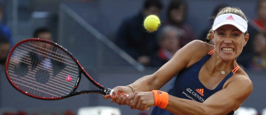 Rozstawiona z numerem jeden Angelique Kerber odpadła w 1/8 finału tenisowego turnieju WTA w Madrycie. Niemka polskiego pochodzenia w pojedynku z Kanadyjką Eugenie Bouchard skreczowała przy stanie 3:6, 0:5. 