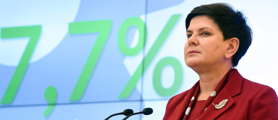 "Czas limuzyn się skończył" - stwierdziła premier Beata Szydło w wywiadzie dla "Rzeczpospolitej". W ten sposób odpowiedziała na pytanie, czy społeczny kredyt zaufania dla rządu PiS nie zaczyna się powoli wyczerpywać przez "popełniane błędy, wpadki Berczyńskiego, posadę Misiewicza czy rozbijane limuzyny".