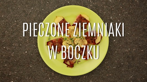 Ziemniaki to wyjątkowe warzywa, które świetnie smakują pod każdą postacią. Jeśli szukacie odmiany dla klasycznych, tłuczonych ziemniaczków do obiadu, spróbujcie przygotować przepyszne ziemniaki pieczone w boczku! Dzięki owinięciu ich plasterkami boczku zyskacie wyjątkowe dodatki, które odmienią smak każdego obiadu. Zobaczcie, jak prosto je zrobić!