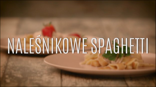 Spaghetti z naleśników? Nic bardziej prostego! Choć wyglądem bardziej przypomina makaron tagliatelle, jedno jest pewne: z całkiem zwyczajnego dania, jakim są naleśniki, możemy stworzyć przepyszne danie, które swoim wyglądem i niezwykłym połączeniem smaków zachwyci wszystkich - nie tylko najmłodszych! Smażcie więc naleśniki i przygotujcie naleśnikowe spaghetti według naszego przepisu!