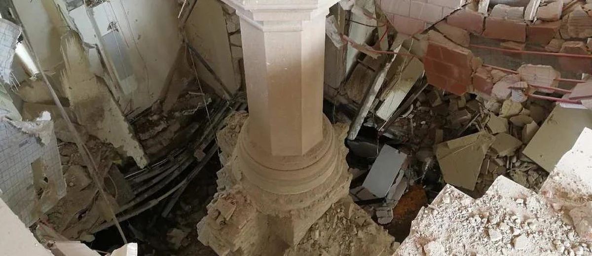 Runął sufit w Zamku Książąt Pomorskich w Szczecinie. Według informacji strażaków, chodzi o ok. 50 metrów kwadratowych stropu w skrzydle północnym, które dwa tygodnie temu zostało wyłączone z użytkowania.