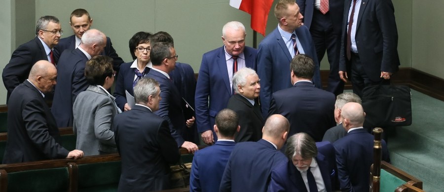 ​Prezes PiS Jarosław Kaczyński ogłosił w czwartek podczas spotkania z władzami poszczególnych okręgów partii, że 1 lipca odbędzie się kolejna część kongresu Prawa i Sprawiedliwości - dowiedziała się PAP od polityków PiS.