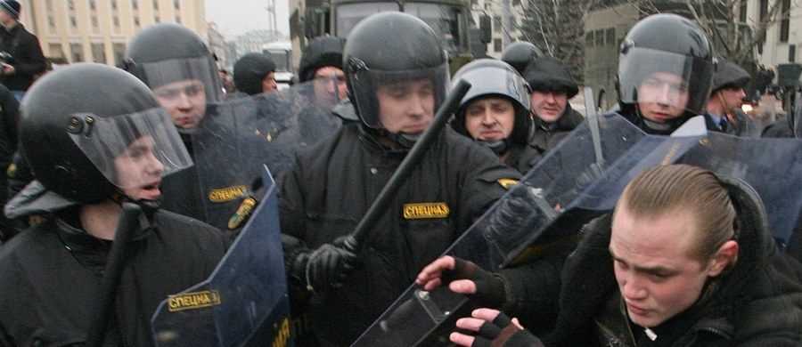 Niezależne Białoruskie Stowarzyszenie Dziennikarzy domaga się od struktur siłowych informacji na temat śledztwa w sprawie tzw. Białego Legionu, która była m.in. pretekstem do rozpędzenia marcowych demonstracji.