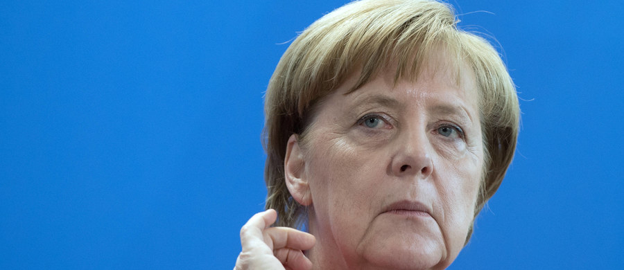 Poparcie dla kierowanej przez Martina Schulza SPD spadło w ciągu miesiąca o 4 punkty procentowe do 27 proc. - wynika z opublikowanego w piątek sondażu telewizji publicznej ARD. Przewaga CDU kanclerz Angeli Merkel nad socjaldemokratami urosła do 10 pkt proc.