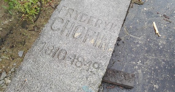 Historyczne znalezisko w Drawsku Pomorskim. To granitowy blok pochodzący prawdopodobnie z cokołu pomnika Fryderyka Chopina. Został wykopany kilka dni temu podczas prac ziemnych na obrzeżach parku. 